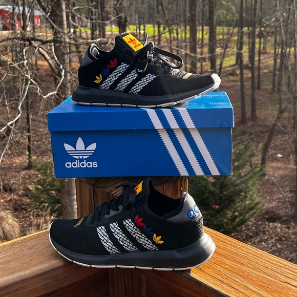 adidas Originals Other - Adidas Originals Swift Run X Athletic Running Sneaker FZ4838 Youth Sz: US 5